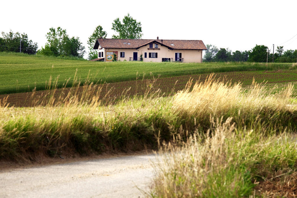 Cascina Papa Mora Villa Cellarengo Luaran gambar